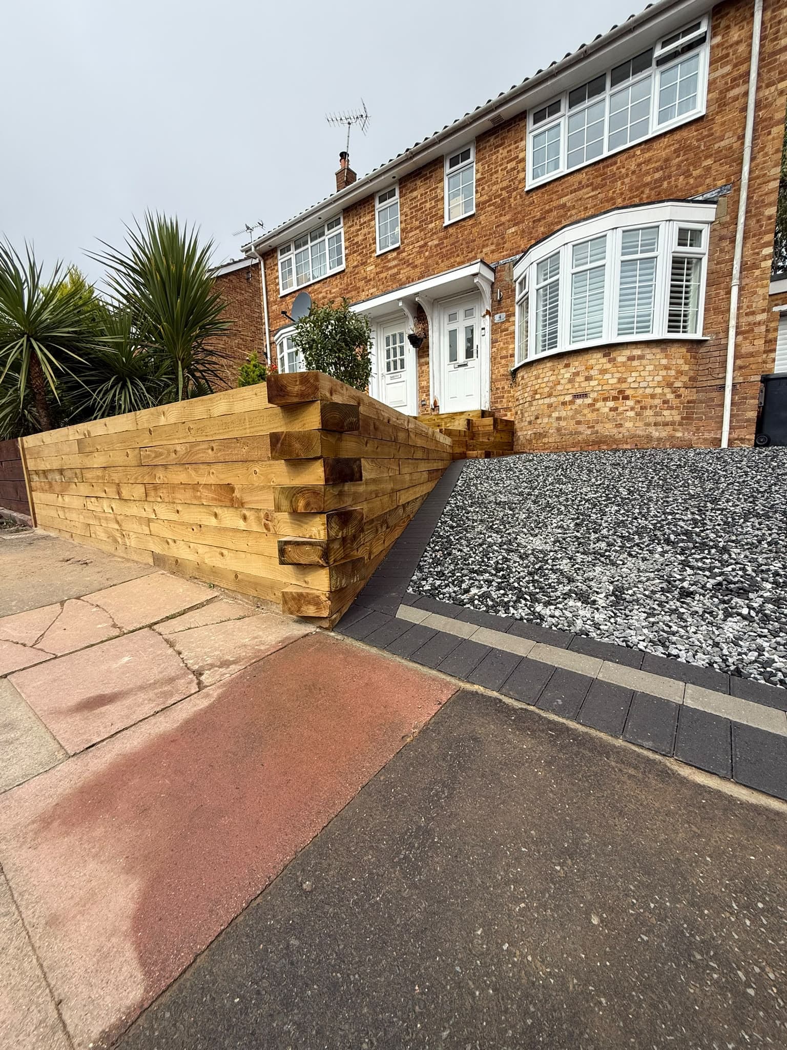 Timber sleeper retaining wall